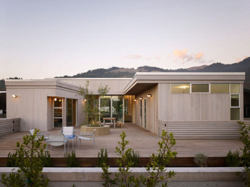 (via Seadrift Vacation Home For A Three-Generation Family) Stinson Beach, California, USA