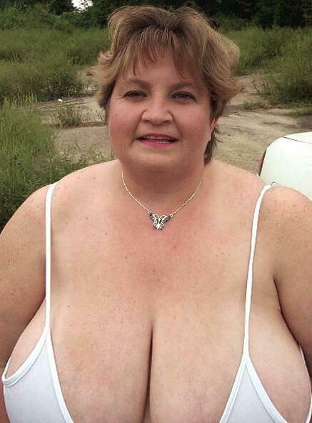 bigladays:  orgonist:hot pussy  Pitstop with Ma 