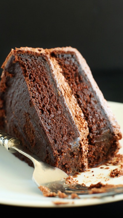 Vegan Chocolate Cake http://minimalistbaker.com/one-bowl-vegan-chocolate-cake/