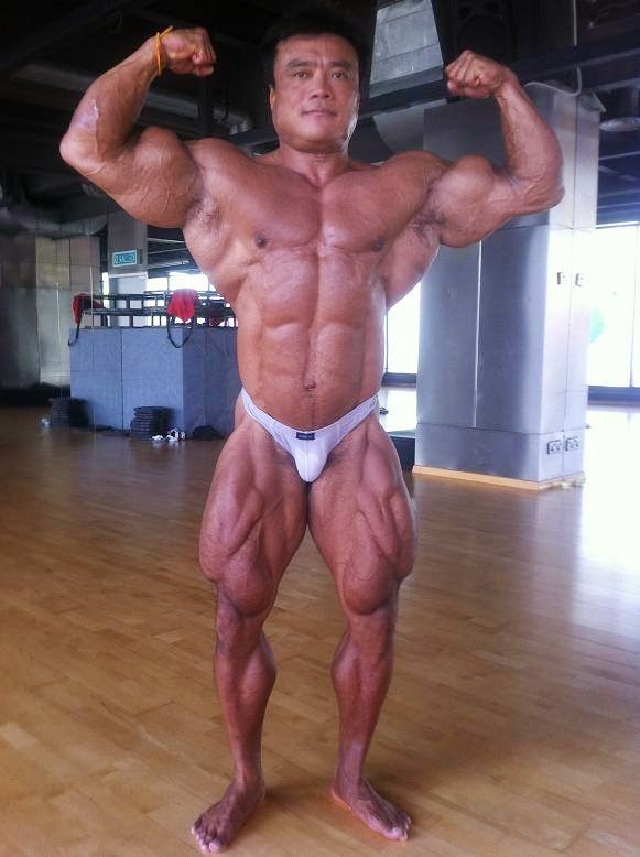 justmuscle77:  Wong Hong. Ain’t nothing Wong with this hot Asian man!