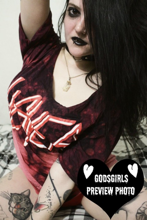 Previews to my (Kvlt’s) new set, “Slay Her”!“Spill your blood, let it run on to me,Take my hand and 