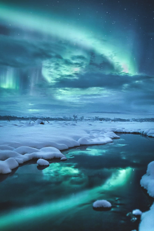 lsleofskye:  Reflections from a cold winter night... | imikegraphicsLocation: Kilpisjärvi, Finnish Lapland, Finland