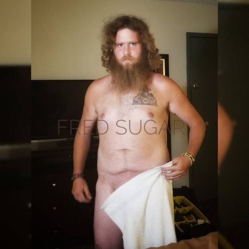 thefredsugar:#LeoWaters #beard #towel #farmer #beefy #hippie #bluecollar https://www.instagram.com/p