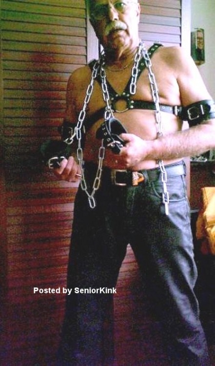 seniorkink:Leather Harness Collection Couple of hot Pipe Daddies in here.