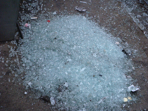 avant-gardevoir:  aw man i dropped my iphone  