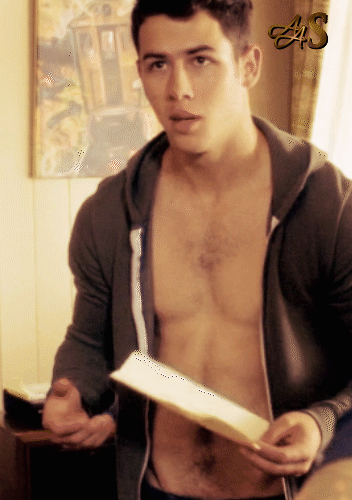 itsandrewbarrybitch:  WHAT THE ACTUAL FUCK NICK JONAS :O 
