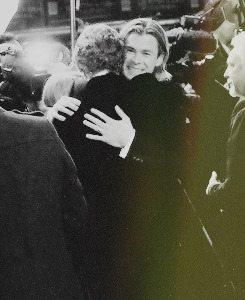 hiddlesworthing:  Favorite Hiddlesworth pictures ⇛  asked by Anonymous 