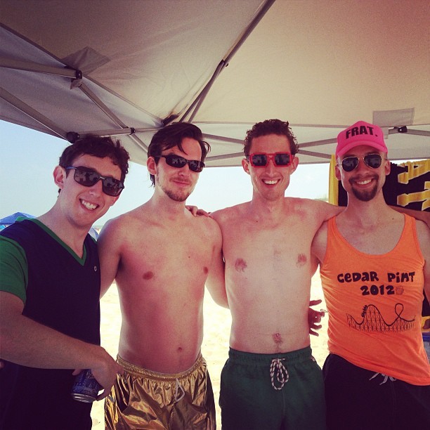 nylonshortsen:  even more gold shorts!