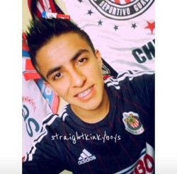 straightkinkyboys:  Javier / 18 años / CDMXÉl