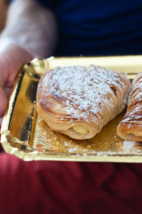 chocolatefoood:  pastry request  Sfogliatelle! My favorite!