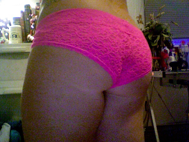 theideal-life:  A little frisky friday ass set before I head to the gym! :)  