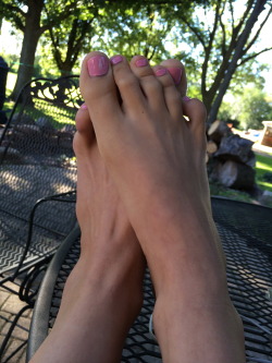 batty-catty:  here are my feet you crazy