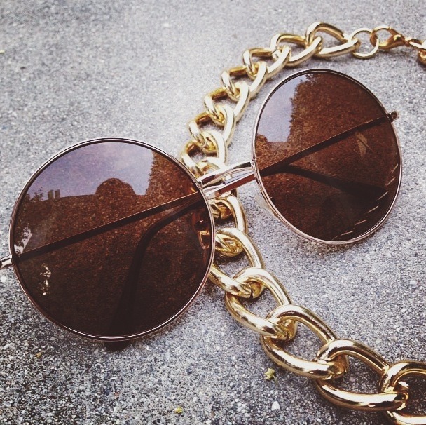 outfitmade:  Grab the glasses here: VINTAGE ROUND LENS SUNGLASSES FREE SHIPPING