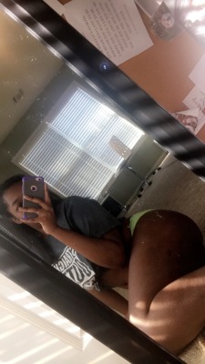 tropicanasippin:  Thick thighs save lives