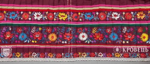 kimmariesembroidery:From my favourite Ukrainian website here is a Central Lemkovyna embroidered apro