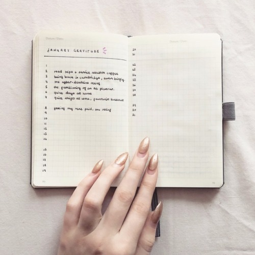 gloomy-collects:Switched back to my A6 planner for a while!  Even though i finally got the A5 workin