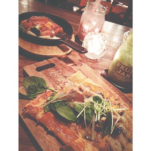 pizzzzzzzzzzzzza:  River Cafe🍖🍴🍻 ・ #smoothie #spinach #banana #strawberry #pizza #bacon #camembertcheese #yum #happy #instafood #instalike #dinner #hoshie by ___s.yy_27 http://ift.tt/1Tzkhqe 