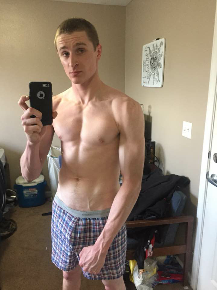 nakedguysfromkik:  This guy aww! Hot  But why is always the skinny lean/shredded