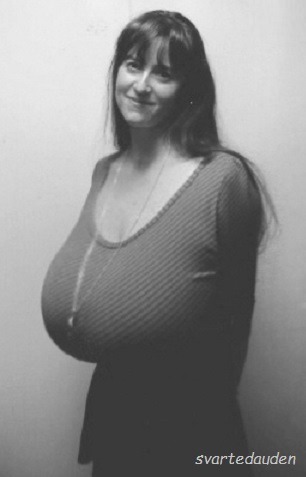 Busty Black & White Portraits #3Girl Next Door - by SvartedaudenRe-blogged from: http://www.imagefap.com/photo/985770634/