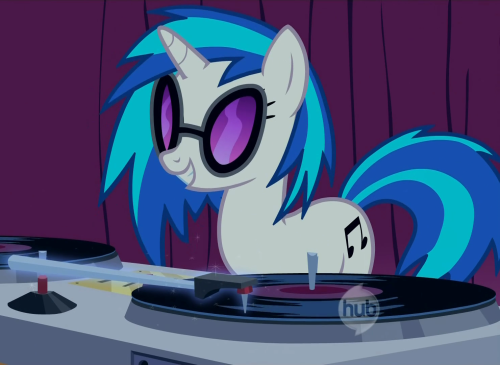 30minchallenge:  Yo, today’s challenge is DJ-pon3, aka Vinyl Scratch You have 30minutes to draw with 15 minutes to submit. Get jiggy with it! 