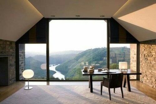 smoothcollegedudemsu:  Imagine sitting in this room and staring at THAT while getting some head.  Unf 