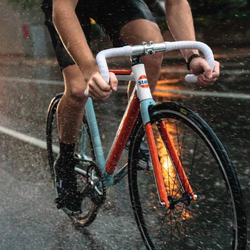 statebicycle:Rain drops, drop tops… ☔️#statebicycleco #exploreyourstate