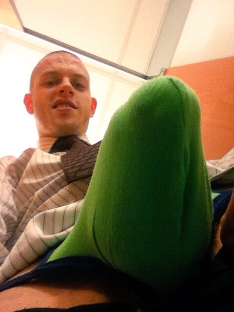 undiejockns:  At work. I wish I had a mouth to use