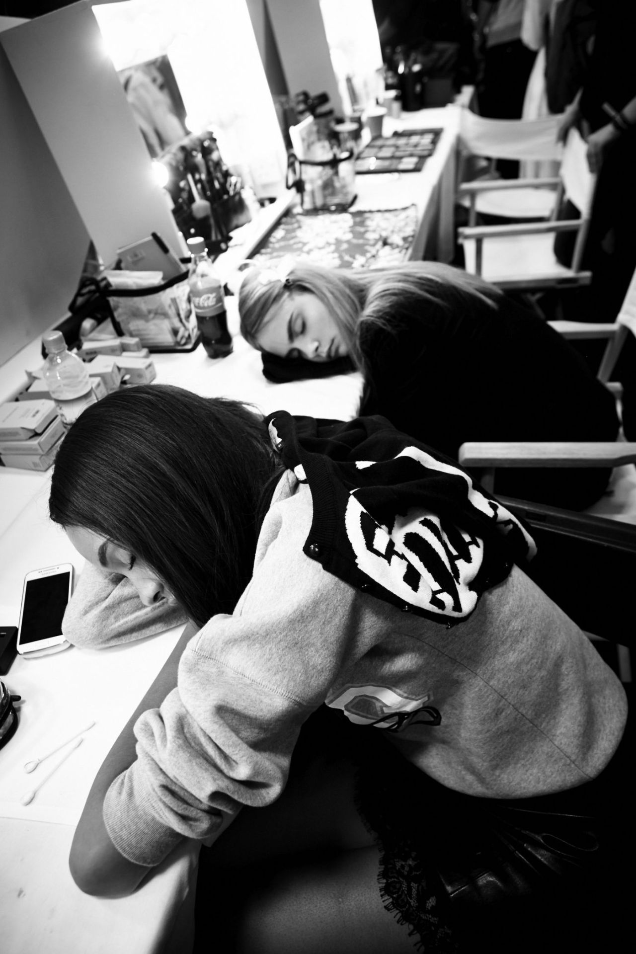 senyahearts:  Jourdan Dunn &amp; Cara Delevingne - Backstage at Burberry S/S