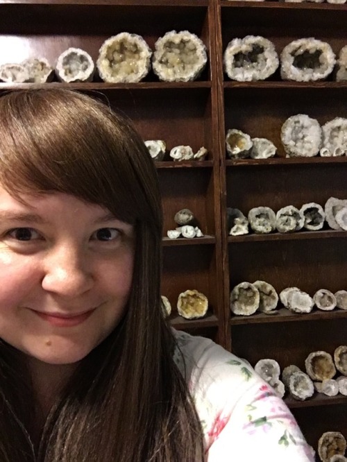 genonehell:FR selfie night? Featuring MY BEAUTIFUL GEODE COLLECTION That’s an awesome collecti