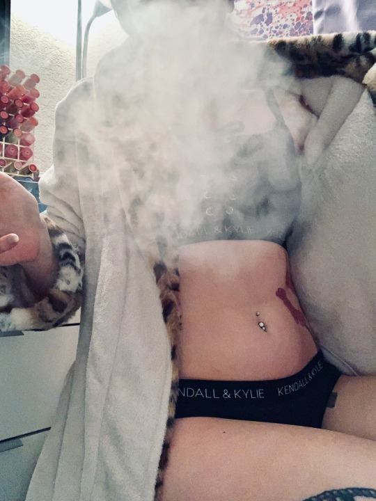 bakedloaf:More joints in my bathrobe please porn pictures