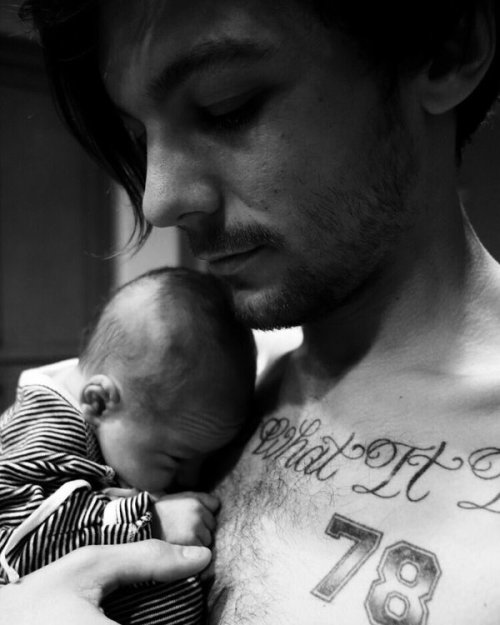 @louis_tomlinson: Meet my little lad, Freddie   