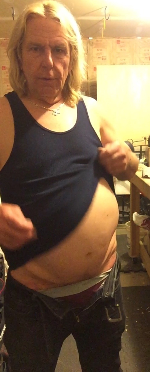 danicornalive:  Tonight’s bloat with unbuttoned pants, per request.