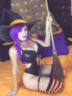 sulla21:  hotcosplaychicks:  HAPPY HALLOWEEN Witch cosplay!  by JessicaNiigriCheck out http://hotcosplaychicks.tumblr.com for more awesome cosplay  The hottest!!