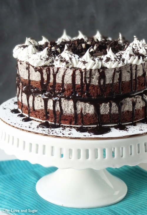 pinterestfoodie1992: OREO COOKIES AND CREAM CAKE