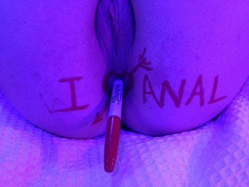 “I <heart> Anal” adult photos