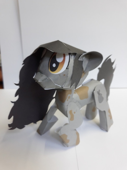 fallingstarbp: This new update is quite faster than the last time because I’m so excited to make her for a long time now even though she’s abit harder to design into papercraft. This is another ponyo from Space Ponyo Universe by @shinonsfw, this character