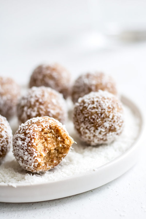 SALTED CARAMEL COCONUT BLISS BALLS