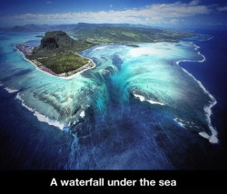 chandra-nalaar: marmolita:  the-times-like-these:  magicalgirlfeferi:  smashsamurai:  dontchawannawantafanta:  afallfromelegance:  THAT IS FUCKING TERRIFYING WHY DO PEOPLE FIND THAT BEAUTIFUL?! THERE’S A BIG FUCKING GAPING HOLE IN THE MOTHERFUCKIN OCEAN