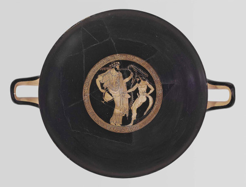 dionysosandbacchus:Kylix with Dionysos and a satyr Greek; Late Archaic Period, ca. 490–480 BC 