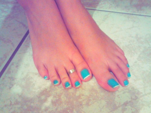 its-all-about-the-toes:  sundaysfeet:  blue french tips with toering! i can’t stop touching my feet..  Sunday It’s all about the TOES.  Yum
