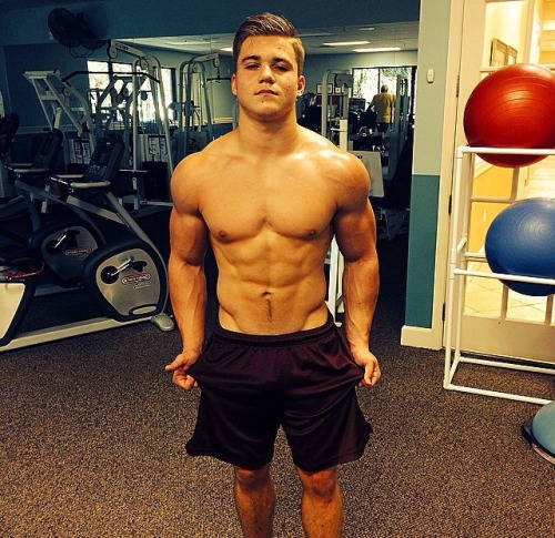 official-beach-bum:  Aesthetics💪