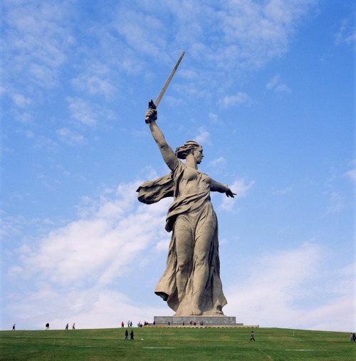 Yevgeny Vuchetich, The Motherland Calls (1967)