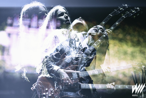 marieldiaz:Danielle and Este Haim @ Corona Capital 2014 in Mexico City (from Warp Mag)