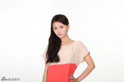 dekajelly: JunJun’s Offlice Lady Look [source] slide.ent.sina.com.cn/star/slide_4_704_7