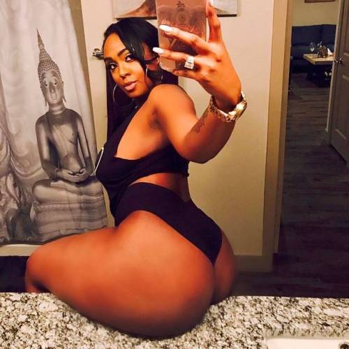 thegrocerylista1: #topnotch_baddies  Featured model @reallaytonbenton