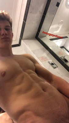 inmygaycloset:  Nice view while on your knees