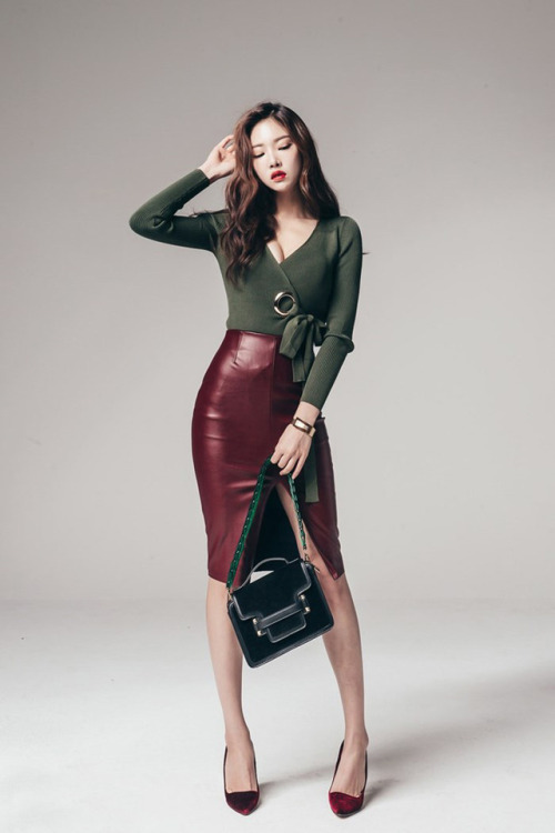 Park Jung Yoon Red Leather Skirt Green SweaterFull Set @ parkjungyoon.blogspot.ca/