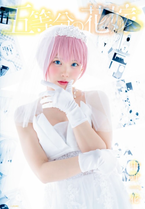 WHAT IS IT?Japanese idols cosplaying female characters or 5-toubun manga for manga magazine.