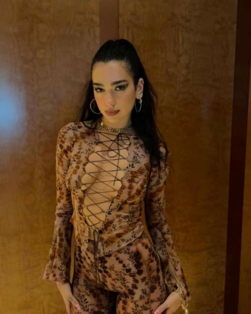 mumblo-number-five:Dua Lipa