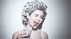 haleysjscotts-blog:get to know me meme: [2/10] favorite bands/musicians: marina and the diamonds&ldq